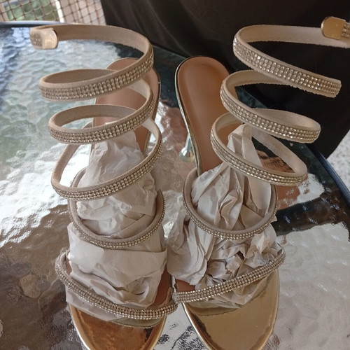 Sandals size 40 new, platform style
