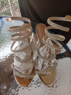Sandals size 40 new, platform style