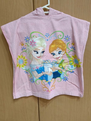 Frozen poncho towel pink with hood for girls up to 7 years used