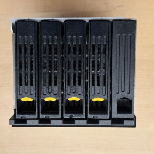 SATA Disk Array for 4 SATA III Drives, Hot Swap, 5.25" Bay