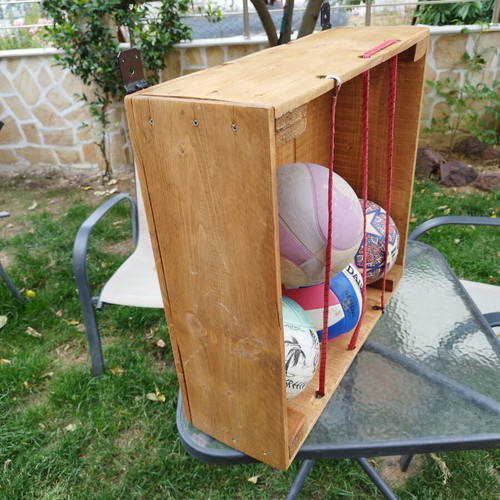 Wooden storage box for balls 60x60 like new