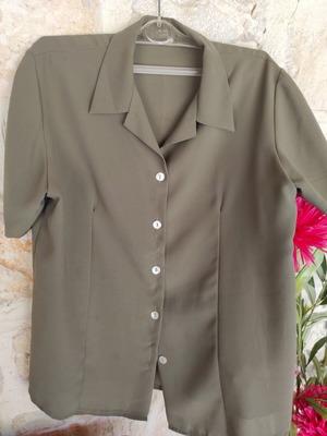 Women's shirt crepe fabric light olive color like new, size XL