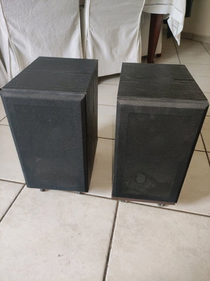 Floor-standing speakers like new, black with wheels