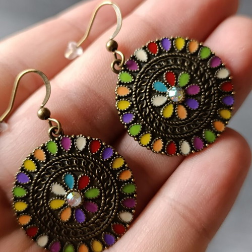 Vintage women's colorful earrings