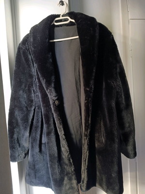Synthetic fur coat like new, black