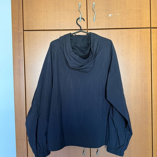 Pull & Bear black windbreaker jacket with hood, like new, size M