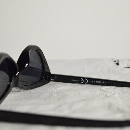 Butterfly sunglasses black like new