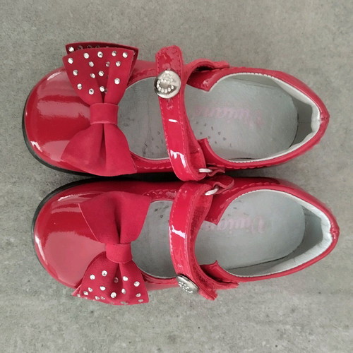 Children's patent leather shoe like new, red, size 24