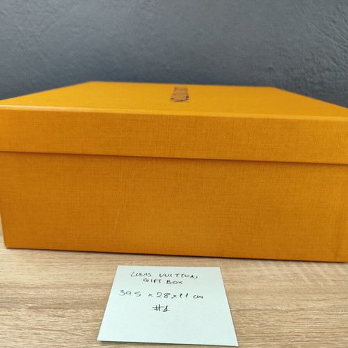Louis Vuitton empty box used 30.5 x 28 x 11 cm