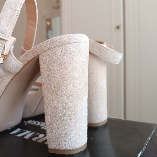 GoGo Shoes beige heels size 39 used