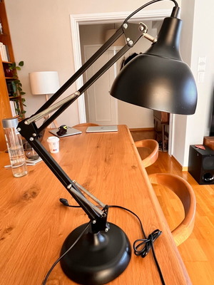 Brilliant AG desk lamp like new with light bulb