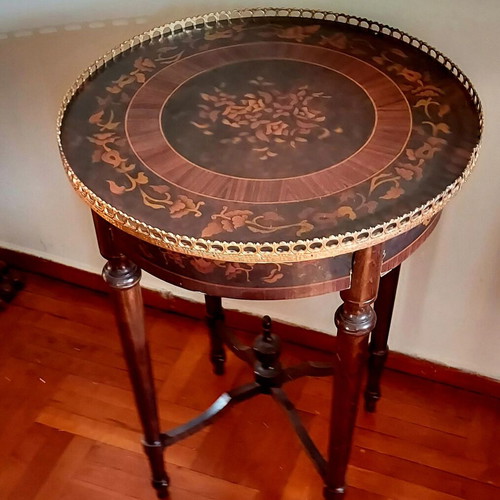 Vintage 1960 Victorian Style Side Table like new