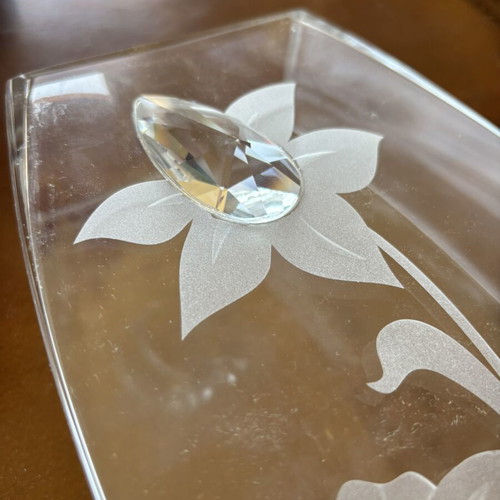 Vintage crystal vase with carved flowers and large stone, like new