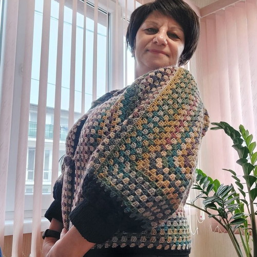 Knitted cardigan XL new, colorful, short with hexagons