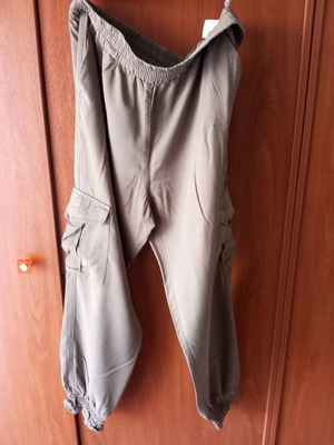 Bill Cost khaki pants like new, large with side pockets