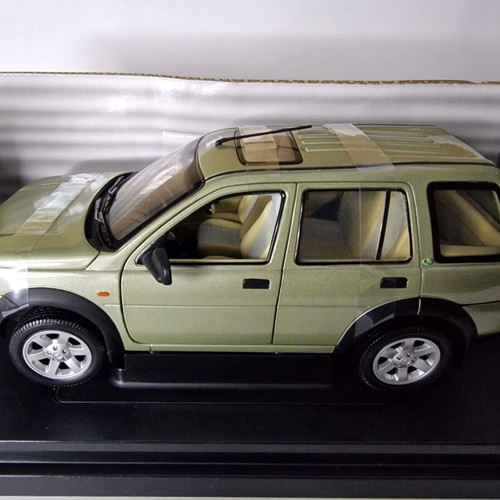 Metal model Landrover Freelander scale 1:18 like new
