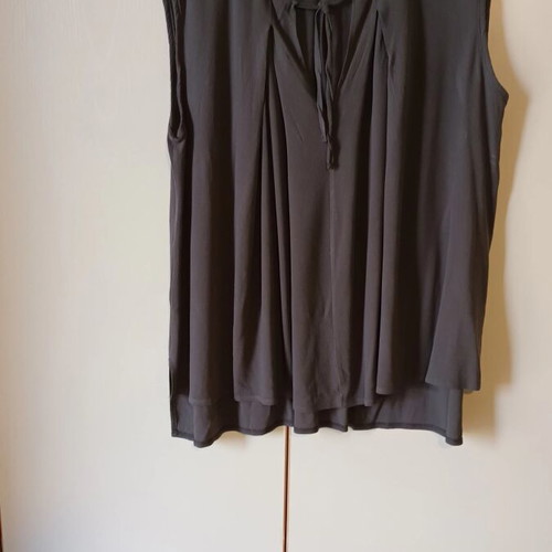 Celestino blouse khaki with pleats like new, fits up to XXL