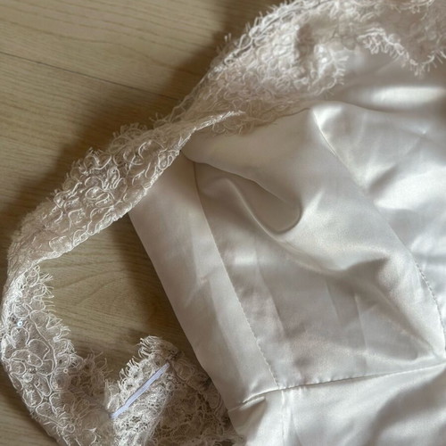 White wedding dress like new, medium size, party and bachelorette