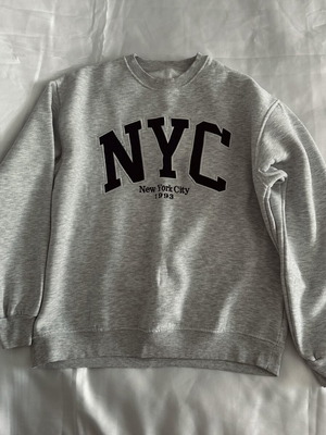 Nyc sweatshirt like new, clean condition