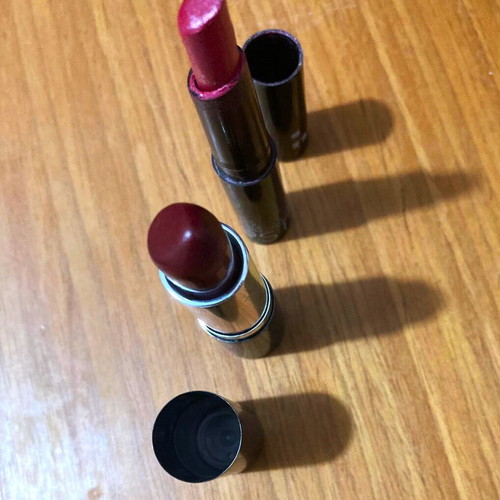 Flash sale! 2 Korres lipsticks - one price!