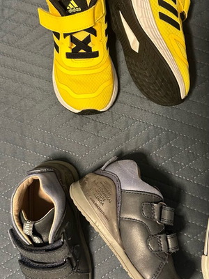 Branded children's shoes like new, sizes 21 to 23