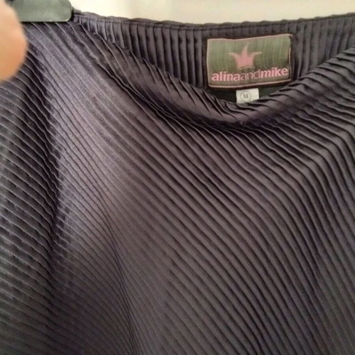 Skirt like new, unique designer purple, size M