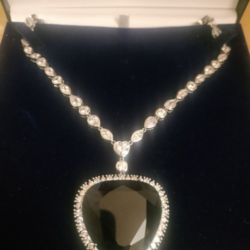 THE JEWEL OF THE TITANIC (THE HEART OF THE OCEAN)