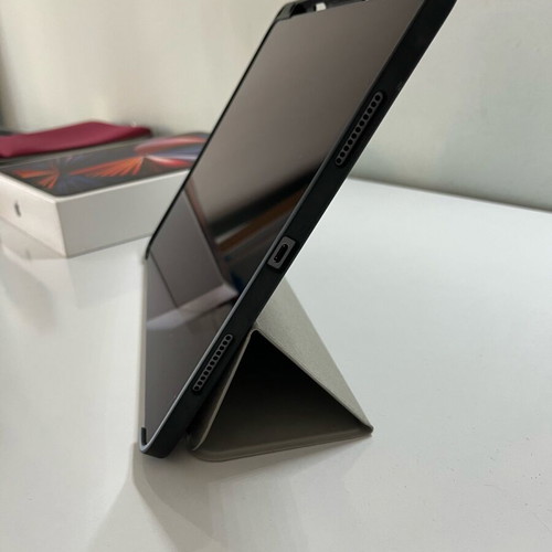 iPad Pro 12.9-inch 5th generation Wi-Fi like new with Apple Pencil 2nd gen