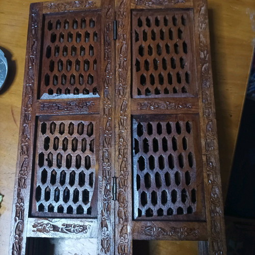 Carved folding table like new, Moroccan origin, octagonal 45cm