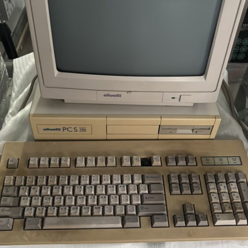 Olivetti PCS 286 desktop computer used with keyboard and CRT monitor