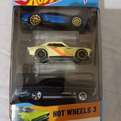 Hot Wheels cars new, pack of 3, sealed