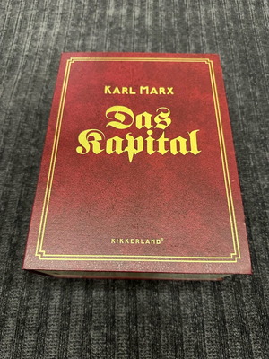 Κουμπαράς κρυφό κουτί Das Capital καινούργιο, σχεδιασμένο ως βιβλίο