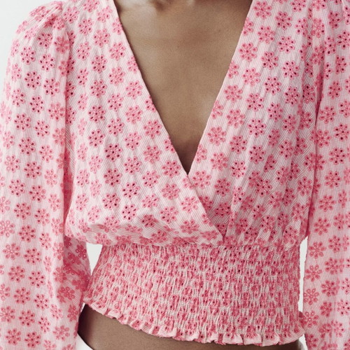 Zara pink floral top with embroidery, V-neck and puff sleeves like new