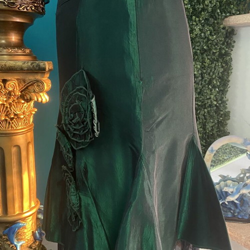 Midi cypress green skirt with 3D flowers