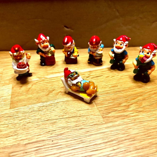Kinder Surprise 1994 Seven Dwarfs like new