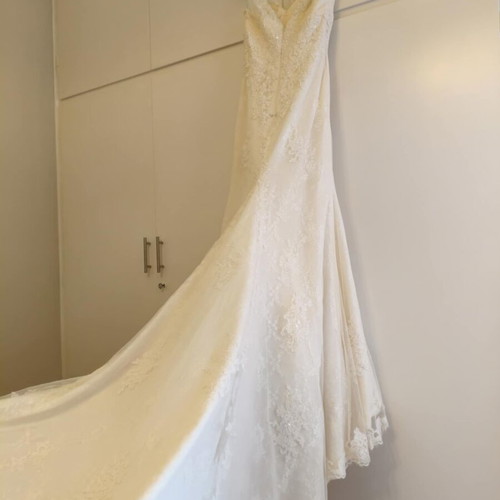 Ronda wedding dress by Pronovias like new, size Small, ivory