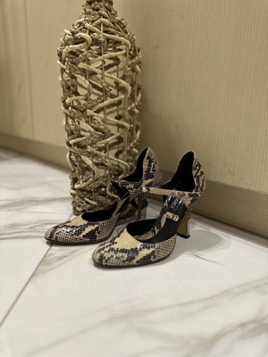 Dodici snake print pumps like new, size 37.5