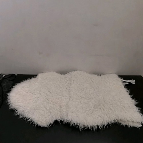 Bedroom rugs like new, flokati style, white, set of two