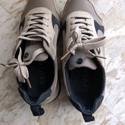 Seven women's sneakers size 39 like new, beige and black