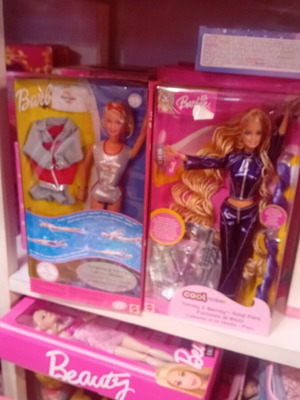 Barbies Swimming Champion and Cool Lookz new