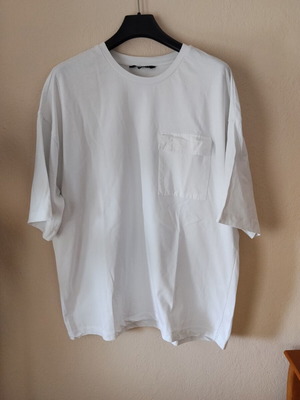 Oversized white T-shirt with front pocket, 100% cotton