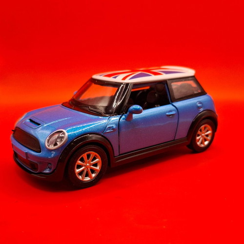 Mini Cooper 1:32 miniature new with pull back mechanism