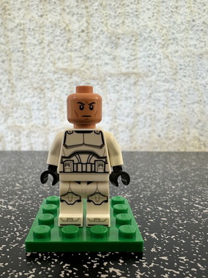 Lego Star Wars Clone Trooper Phase 2 Nougat Head like new without helmet