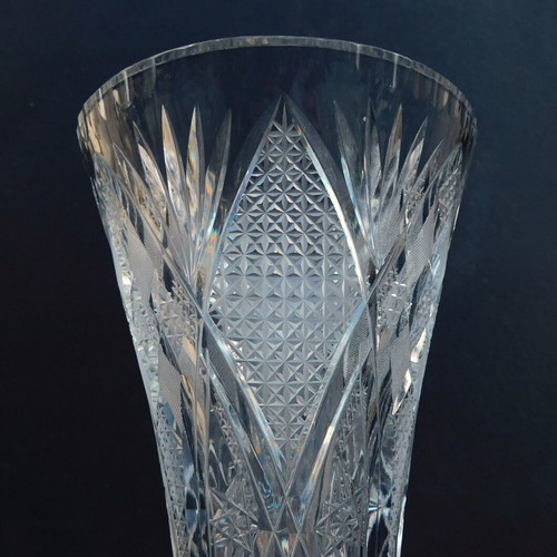 Crystal vase vintage in like new condition with engraved designs