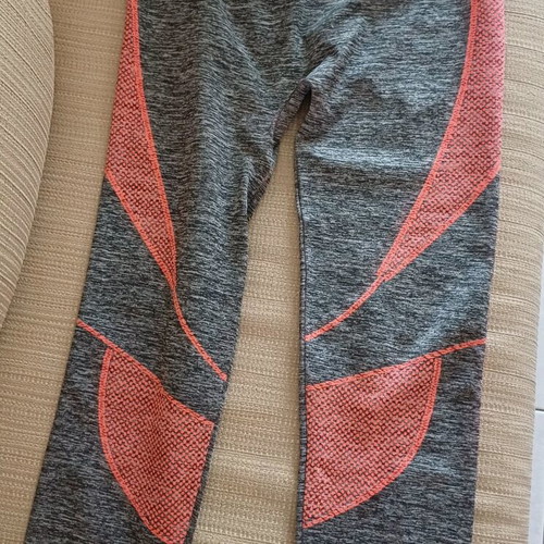 Women's sports tops set with capri leggings used, size S/M
