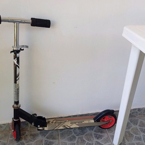 Children's scooter like new, complete with all accessories