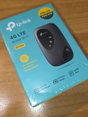 TP-Link M7000 4G LTE Mobile Wi-Fi new