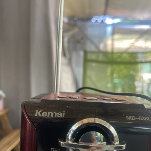 Kemai MD-638U Portable Speaker Radio like new, black and red