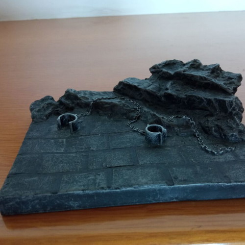 Universal Studios figure base 12x15 cm like new