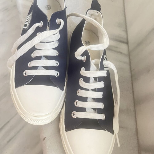 Warner Bros Casual Shoes Size 39 Like New White Blue